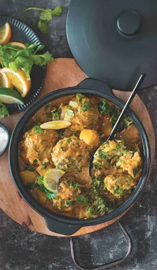 Kari s pórkovo-hráškovými knedlíčky