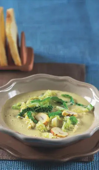 Kaštanová polévka s kapustou