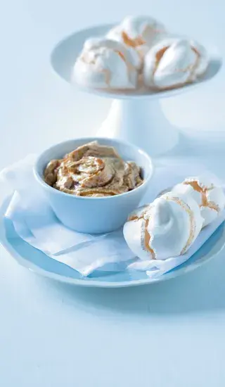 Kávovo-karamelový krém s pusinkami