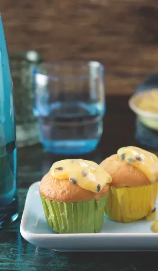 Kokosové cupcaky s mučenkovým krémem