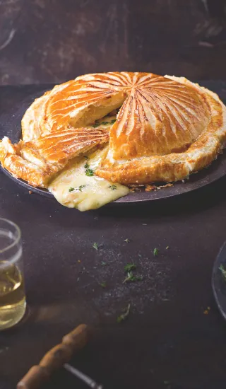 Koláč s cibulí a camembertem