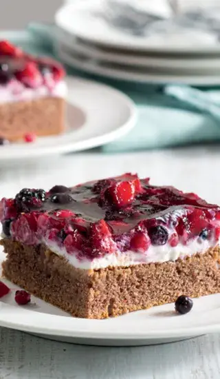 Koláč s tvarohem a ovocným želé 