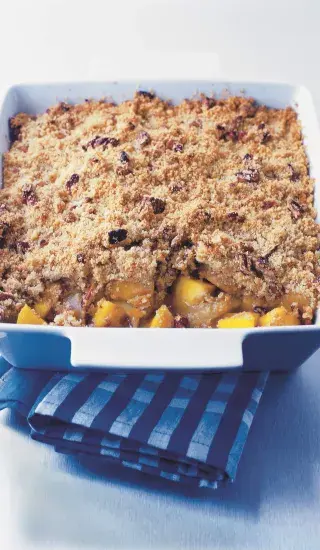 Hruškovo-mangový krambl se zázvorem