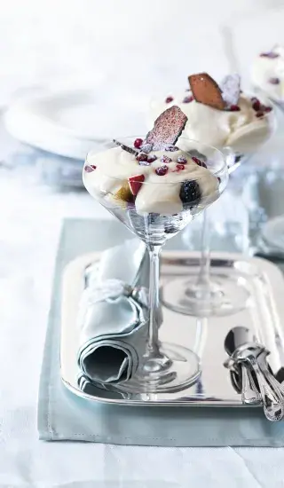 Ovoce s vinnou pěnou