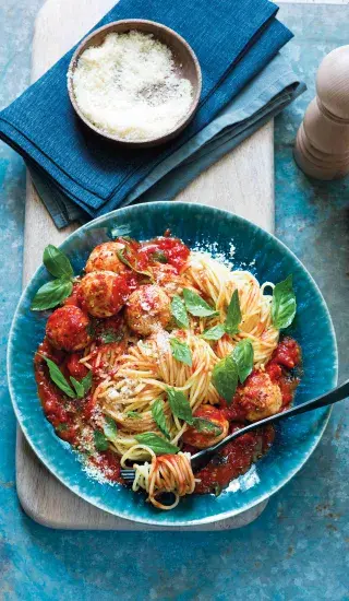 Krůtí koule v rajčatové omáčce se špagetami
