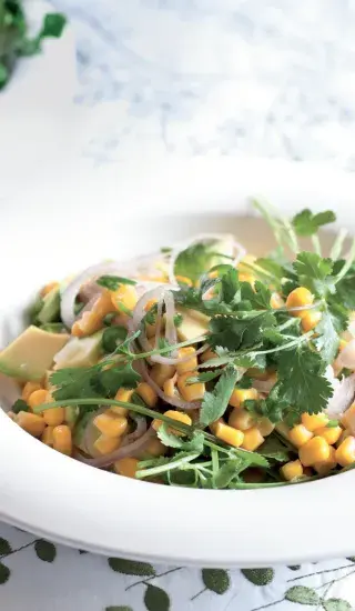 Avokádo s kukuřicí