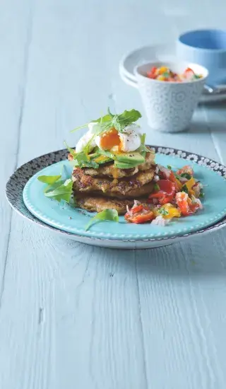 Kukuřičné placky se salsou a pošírovaným vejcem