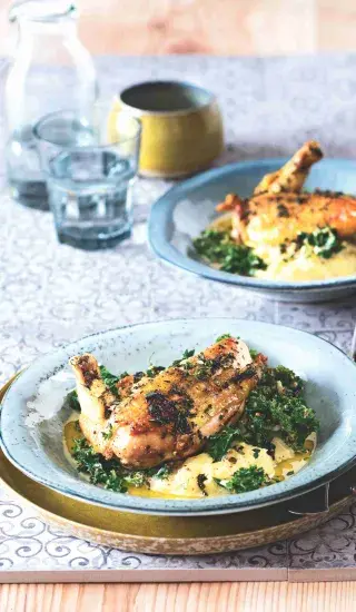 Kuře s vinnou omáčkou a kadeřávkem