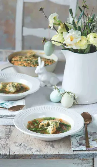 Kuřecí polévka s chřestem a svítkem