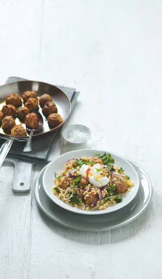 Kuřecí kuličky s harissou & bulgur 