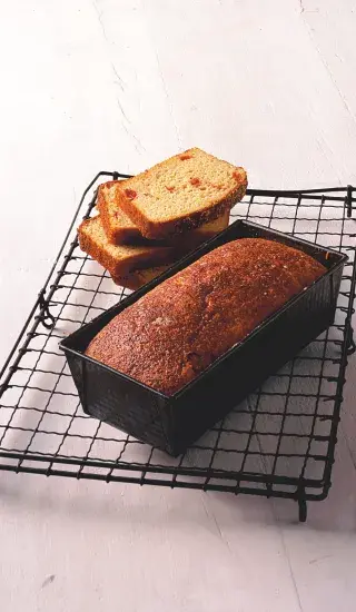 Bezlepkový chléb se sušenými rajčaty