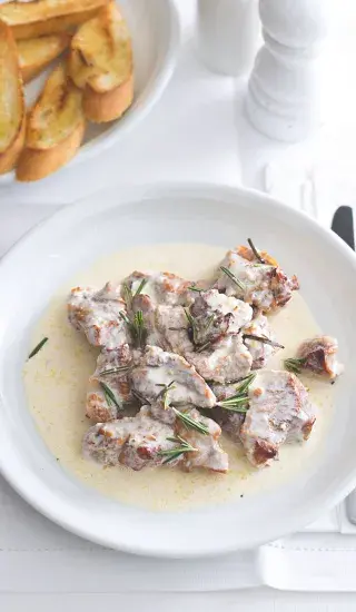 Kůzlečí ragú v mléce