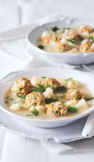 Květáková polévka s voňavými knedlíčky