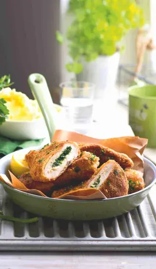 Kyjevský řízek s petrželkovou strouhankou