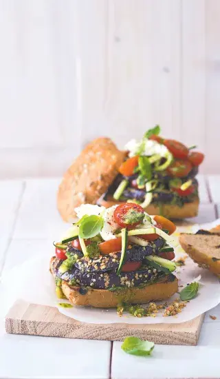 Lilkový burger s pestem