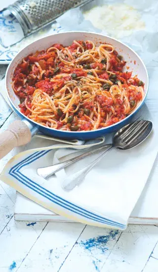 Linguine s krémovou rajčatovou omáčkou & kapary