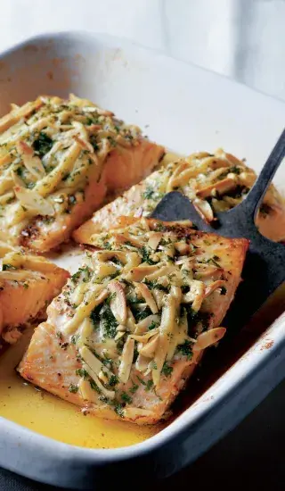 Losos zapečený s mandlemi