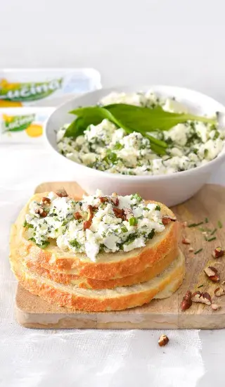 Pomazánka z Lučiny s medvědím česnekem a pažitkou