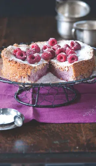 Koláč s mandlemi a malinami