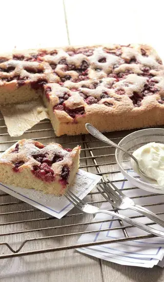 Mandlové řezy s malinami