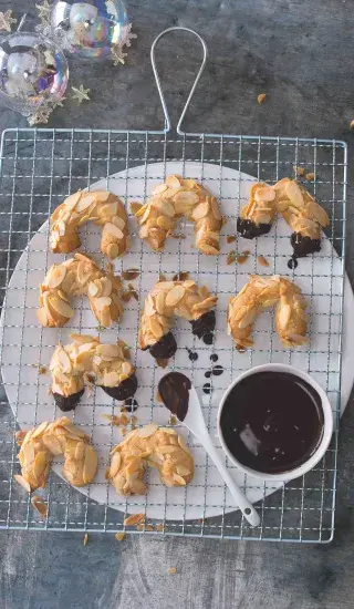 Marcipánové rohlíčky s čokoládou