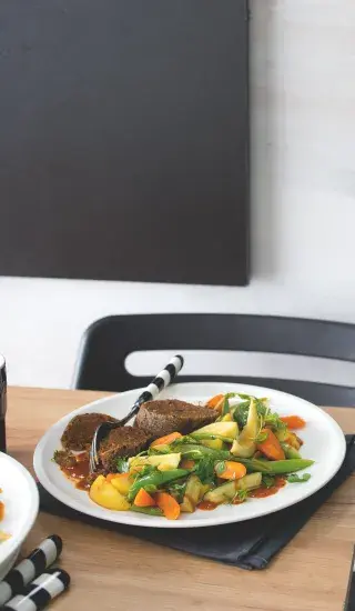 Medailonky z uzeného tempehu v olivové krustě