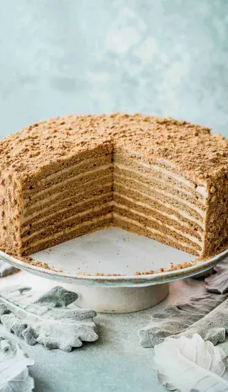 Medovník s odlehčeným krémem