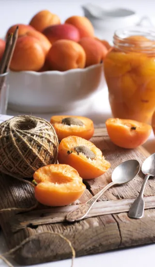 Meruňky ve vlastní šťávě