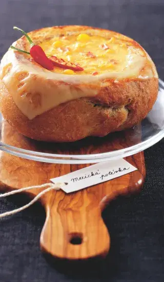 Mexická polévka v bochníku