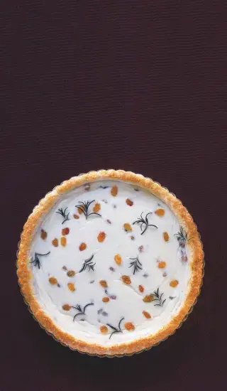 Tvarohový koláč s rozinkami a rozmarýnem