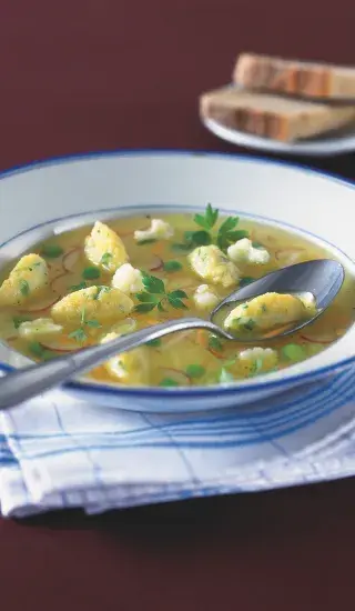 Jarní zeleninová polévka se sýrovými nočky