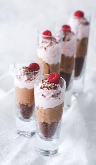 Pohár nepečený malinový cheesecake
