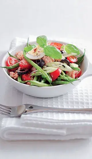 Nicejský salát se zelenými fazolkami a tuňákem