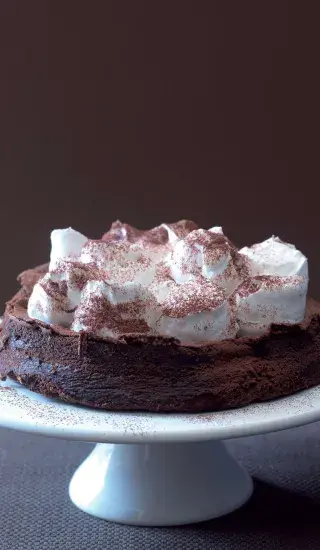 Obláčkový čokoládový dort