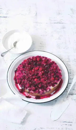 Brusinkový obrácený koláč