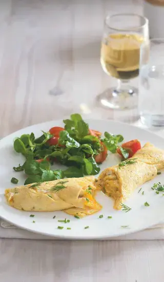 Vaječná omeleta se salátkem