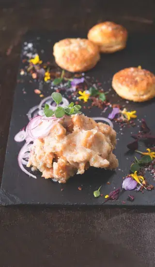 Pagáče se škvarkovou pomazánkou