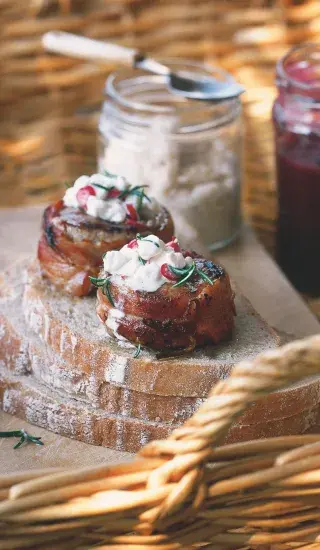 Panenka s bylinkami ve slanině