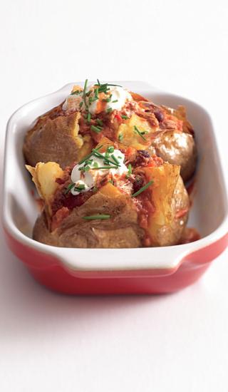 Plněné pečené brambory s chilli con carne