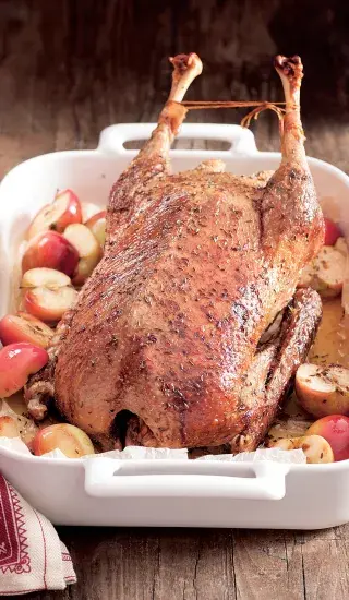 Pečená husa s jablky & bramborové knedlíčky