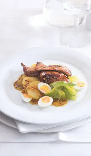 Pečené křepelky s pórkovými bramborami