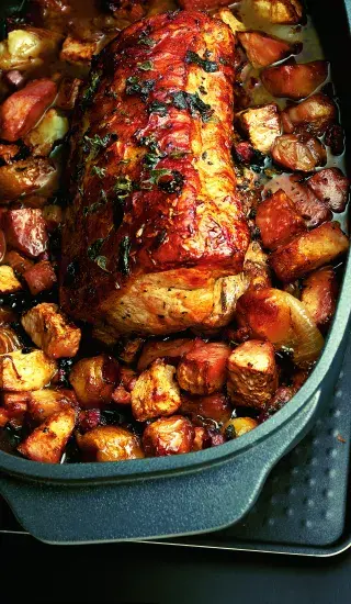 Vepřová pečeně s celerem, cibulkami a slaninou