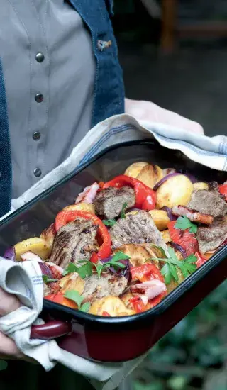 Pekáček s masem a bramborami