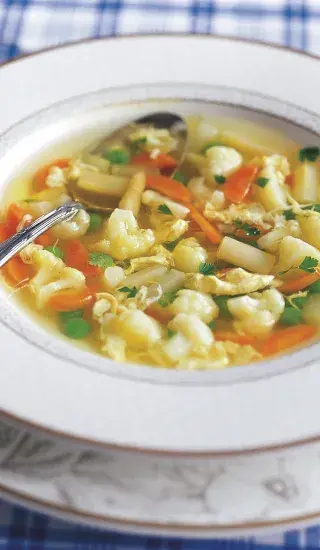 Pestrá zeleninová polévka