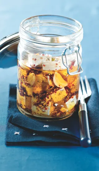 Pikantní nakládaný sýr