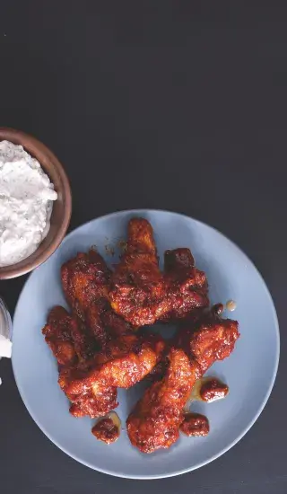 Ostrá křídla s nivovou omáčkou