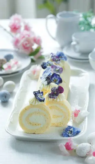 Piškotová roláda s krémem z bílé čokolády