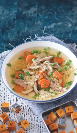 Písmenková kuřecí polévka