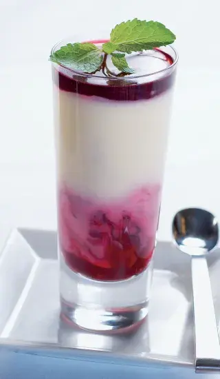 Pohár s třešněmi