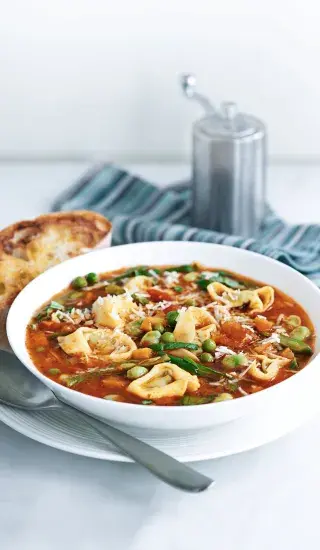 Polévka s plněnými těstovinami